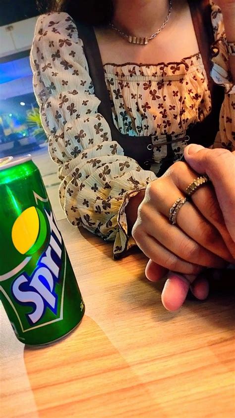 gf bf hand snap